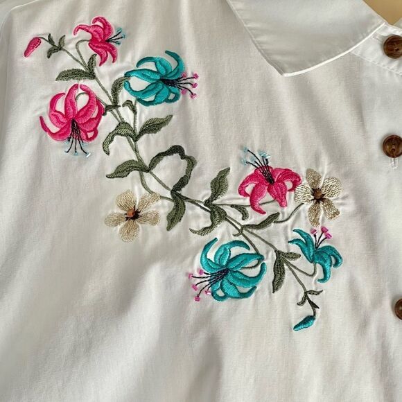 Karen Scott Sport Embroidered Embellished Flower Parrot Bird Short Sleeve Blouse - Picture 13 of 16